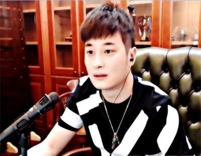 网红阿弘最新爆料是真的吗,真相揭秘，是真是假？